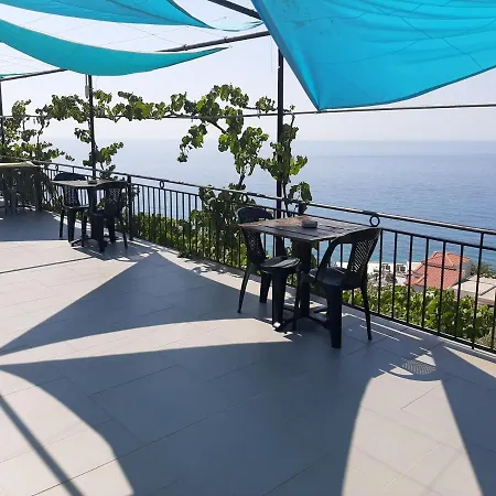 Valentina Bed & Breakfast Qeparo