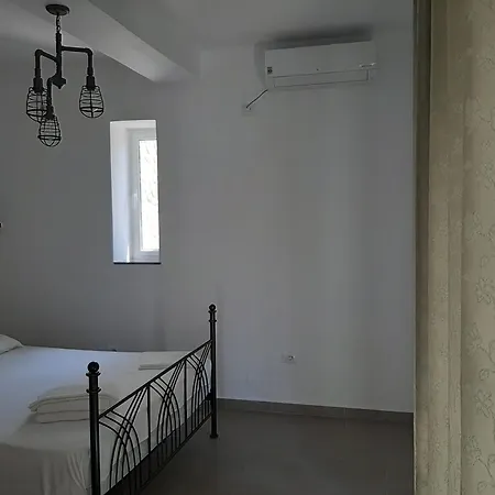 Bed & Breakfast Valentina Qeparo