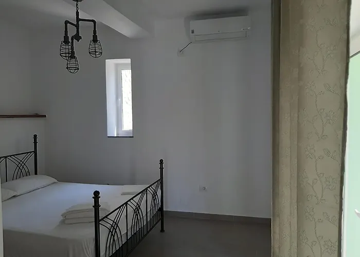 Bed & Breakfast Valentina Qeparo