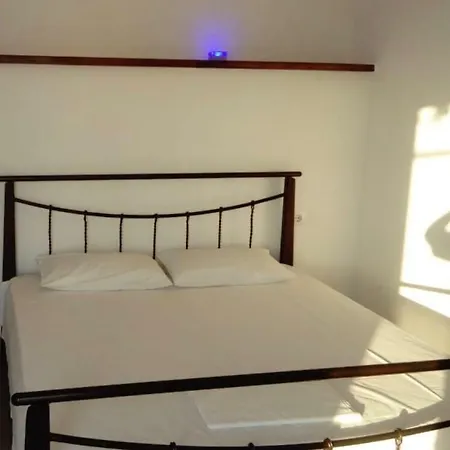 Valentina Bed & Breakfast Qeparo